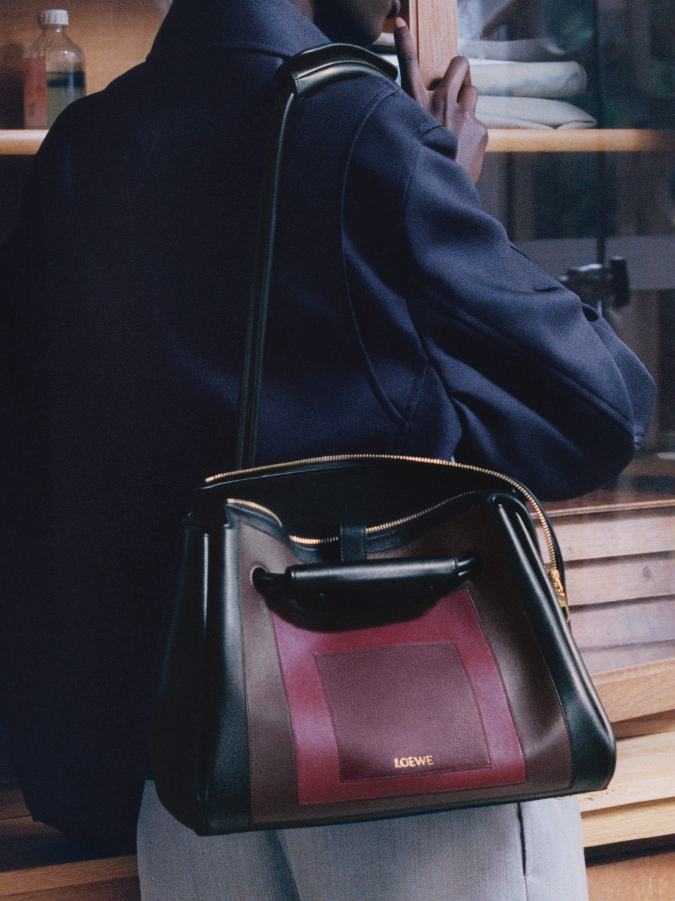 Loewe⭐︎ロエベ⭐︎ボストンバッグ 黒 約60ｘ18ｘ28cm 正規品タグあり ロエベ/ボストンバッグ/黒/レザーの買取実績【ブランディア】